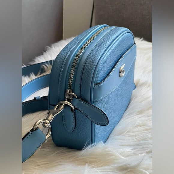 💰SOLD - CC386 - Coach Camera Bag - Picture 2 of 12